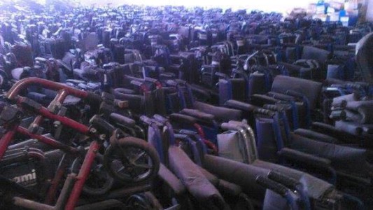 PAMI: Regazzoni denunció que había sillas de ruedas abandonadas y reventa de pañales