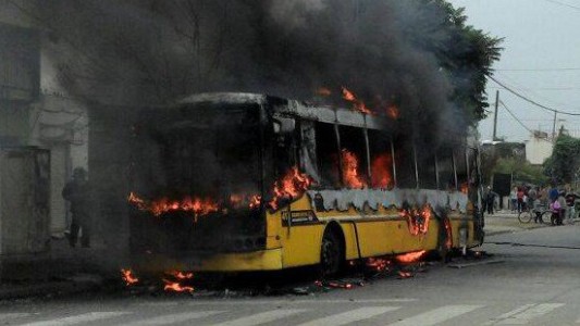 Se incendió un colectivo de la empresa Rosario Bus