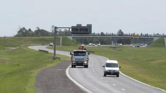 La provincia admite que la autopista Rosario-Santa Fe está en un estado "muy precario"