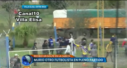 Un futbolista murió en pleno partido
