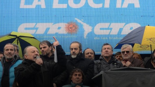Las CTA marcharon a Plaza de Mayo para repudiar el "tarifazo" y el veto del Presidente a la ley antidespidos