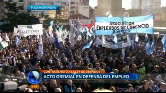 Distintas organizaciones sindicales de la ciudad se manifestaron en defensa del empleo en una nutrida convocatoria