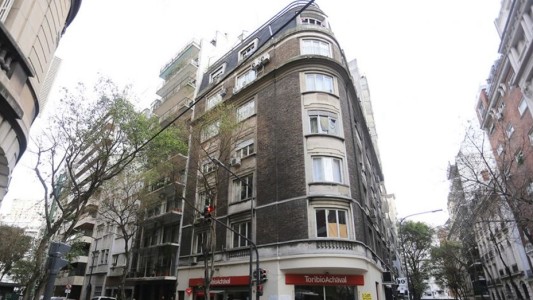 Denuncian que en el departamento de Cristina Kirchner dejaron sustancias tóxicas