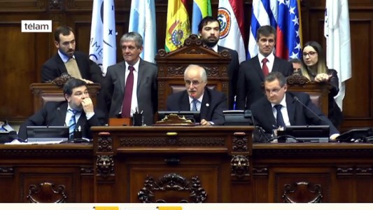 El Parlasur no alcanzó los votos necesarios para expulsar ni suspender a José López, que conserva su banca pese al escándalo