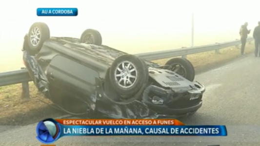 Un auto volcó en la autopista a Córdoba en el acceso a Funes