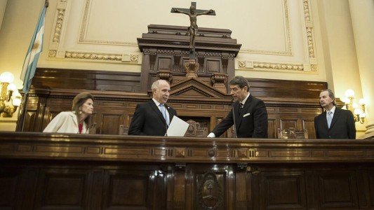 Presentaron un proyecto para remover símbolos religiosos de edificios públicos