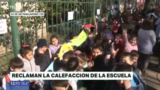 Zona Norte: realizaron un abrazo solidario para pedir calefacción en un escuela