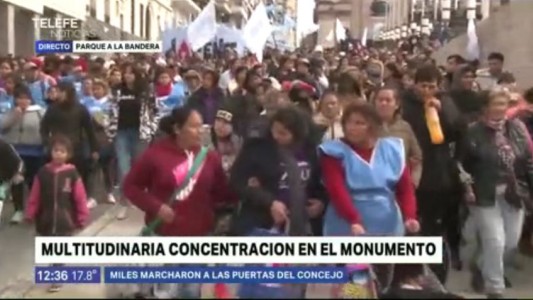 Multitudinaria movilización por "pan y trabajo"
