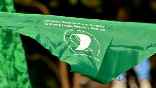 Santa Fe: brutal agresión a chicas que tenían el pañuelo verde a favor del aborto legal