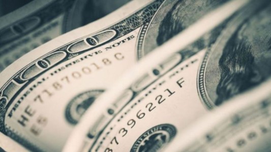 Dólar sin freno: la moneda estadounidense superó los 34 pesos