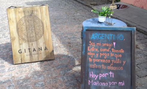 El cartel de un restaurante uruguayo dedicado a los argentinos: "Pagá lo que esté a tu alcance"