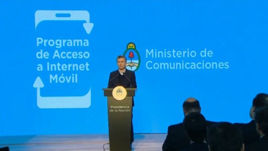 El Presidente anunció inversiones y presentó el Programa de Acceso a Internet Móvil