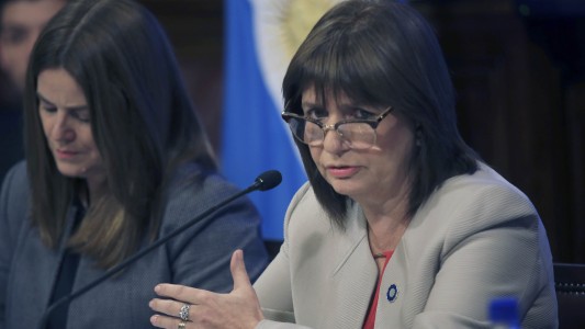 Bullrich advirtió que el Gobierno "va a actuar con autoridad" ante los saqueos