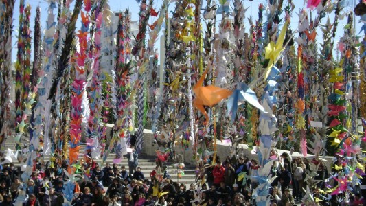 Mil Grullas por la Paz en el Monumento Nacional a la Bandera