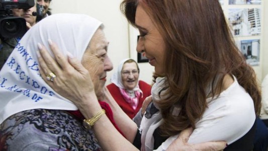 Cristina visitó a Hebe de Bonafini en la sede de Madres de Plaza de Mayo