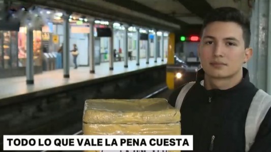 Tiene 22 años y vendió sandwiches en el subte para poder estudiar enfermería