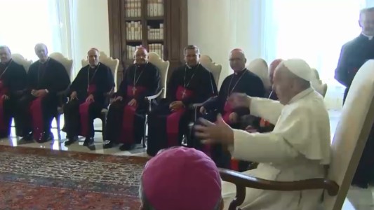 El Papa convoca a cardenales por los abusos