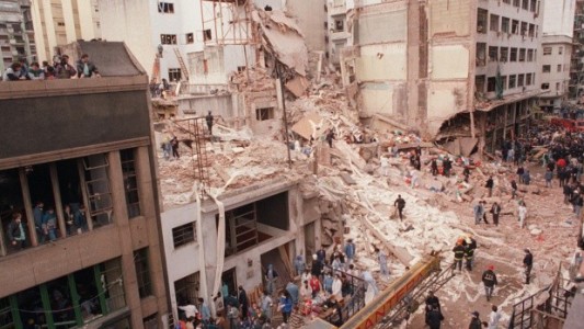 A 23 años del atentado, encuentran un nuevo ADN en restos de la AMIA e investigan si pertenece al atacante suicida