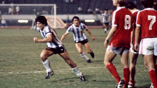 Un fotógrafo japonés publicó imágenes retro de Diego Maradona y es furor en las redes sociales