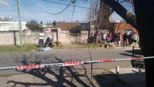 Una mujer murió tras ser atacada por un motochorro en barrio Triángulo