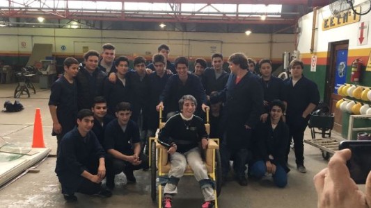 Alumnos solidarios: crearon sillas especiales para personas con discapacidad