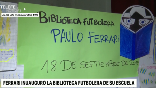 Paulo Ferrari inauguró una "biblioteca futbolera" en su escuela primaria
