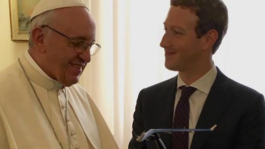 El papa Francisco se reunió con Mark Zuckerberg para hablar de iniciativas para combatir la pobreza