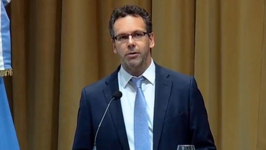 Sandleris confirmó que el Banco Central intervendrá cuando el dólar baje de 34 o supere los 44 pesos