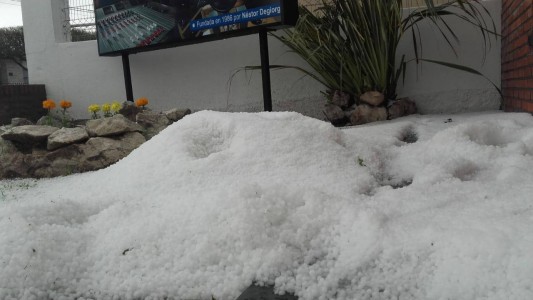 Un río de granizo por las calles de Córdoba
