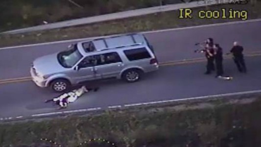 Conmoción en Estados Unidos: la policía mató a un hombre negro desarmado al que se le había roto el auto