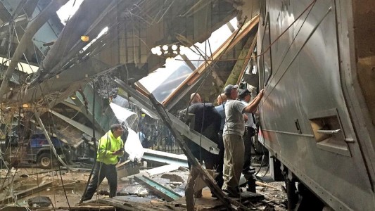 Grave accidente ferroviario en una estación de Nueva Jersey: 3 muertos y 100 heridos