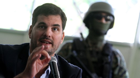 Burzaco advirtió que hay más de 50 mil prófugos en el país y que saturarán con fuerza federales las zonas críticas