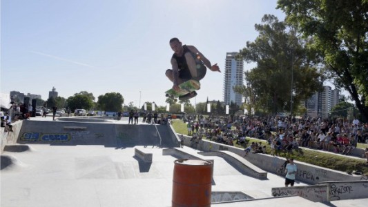 Con cientos de visitantes, debutó la flamante pista de skate de Rosario