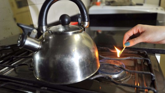 La oposición convocó a una sesión especial para frenar el aumento del gas