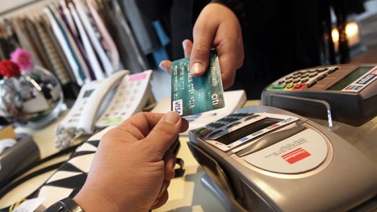 La AFIP redujo a 3000 pesos por mes la devolución por compras con dólar tarjeta