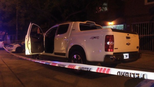 Balearon la camioneta del vicepresidente segundo de Newell's cuando circulaba junto a su hijo