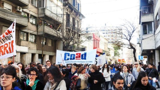 Docentes de la Universidad de Rosario resolvieron realizar este viernes un paro de actividades por 24 horas