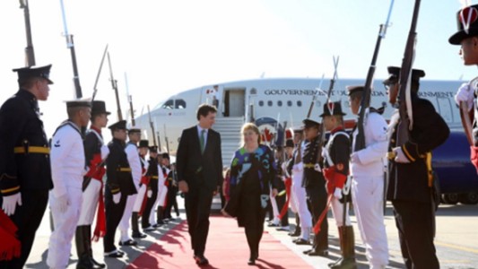 Llegó a Buenos Aires el primer ministro de Canadá para reunirse con Macri