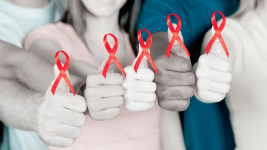 Adolescentes y mayores de 50, los grupos con mayor aumento de casos de VIH