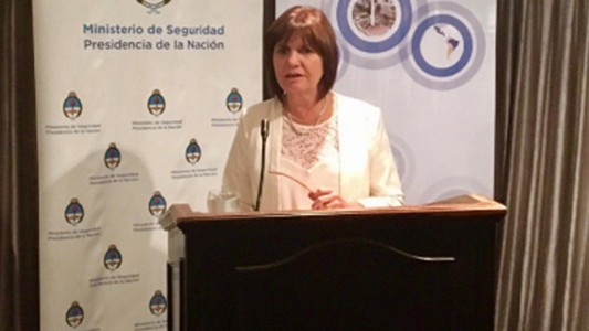 Bullrich denunciará a grupos de Facebook que llaman a "saquear y voltear" al Gobierno