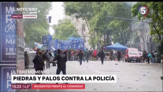 Al menos 27 detenidos tras la violencia frente al Congreso: Diputados trata el Presupuesto