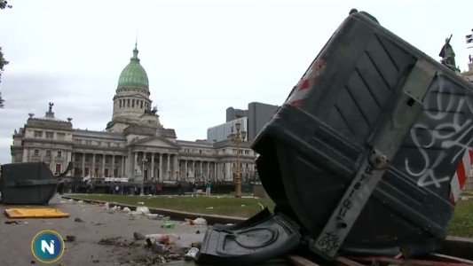 Destrozos en el Congreso: así quedó la plaza después de los incidentes