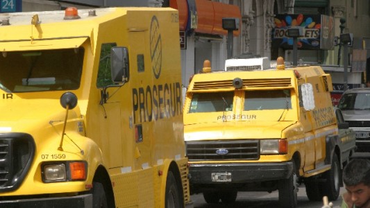 Los transportes de caudales extienden el paro hasta las 18