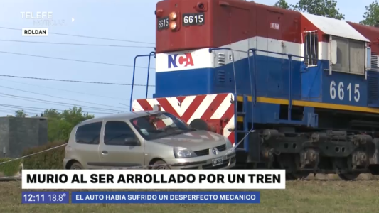 Un automóvil fue arrollado por un tren en Roldán: el joven conductor perdió la vida
