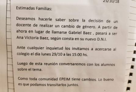 Una escuela avisó a los padres vía cuaderno que uno de sus docentes cambió de género