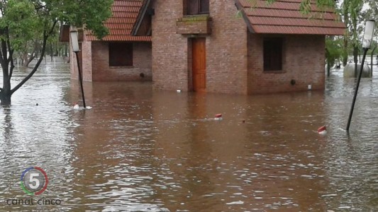 Por las intensas lluvias, hay cortes de rutas y familias evacuadas en distintas localidades de Santa Fe, Córdoba y Buenos Aires