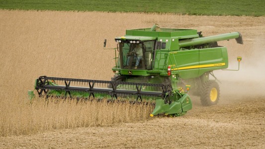 Acordaron una asignación extraordinaria de 2 mil pesos para los trabajadores del sector agrario