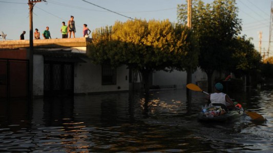 Vecinos de La Emilia comienzan un penoso regreso a casa tras haber perdido todo por las inundaciones