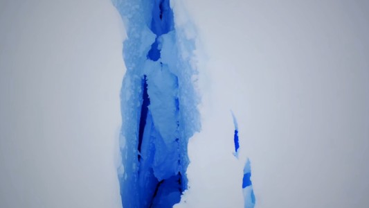Una gigantesca grieta en el hielo de la Antártida obliga a desalojar una base científica británica