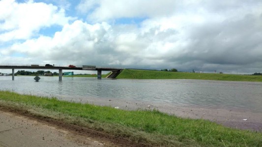 Nueva baja en el Gobierno por las inundaciones en Santa Fe: renunció un funcionario de Recursos Hídricos